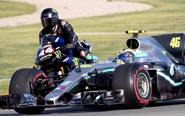 Lin Jarvis Terkesan Lihat Keterampilan Hamilton Naik Motor Rossi
