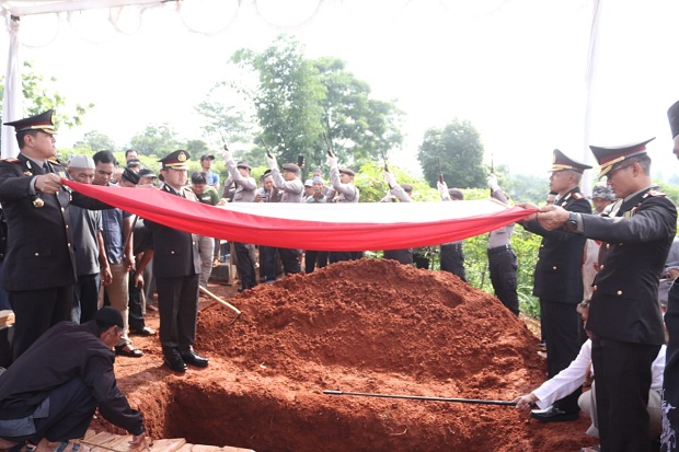 Polisi Berpangkat Ajun Komisaris Besar Tewas saat Mendaki Gunung Parang