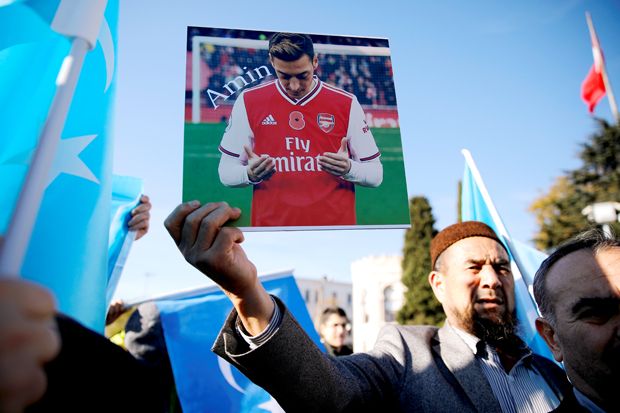 China Musuhi Mesut Oezil Terkait Komentar Soal Muslim Uighur