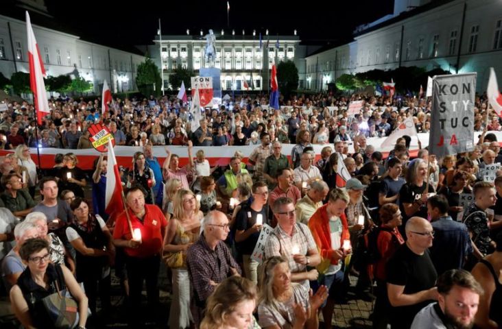 Polandia Dapat Keluar UE Akibat Rencana Reformasi Yudisial