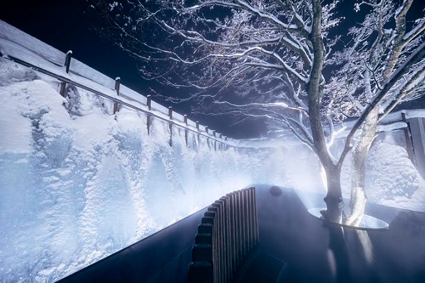 Frozen Waterfall Onsen, Pemandian Air Terjun Es Pertama di Jepang