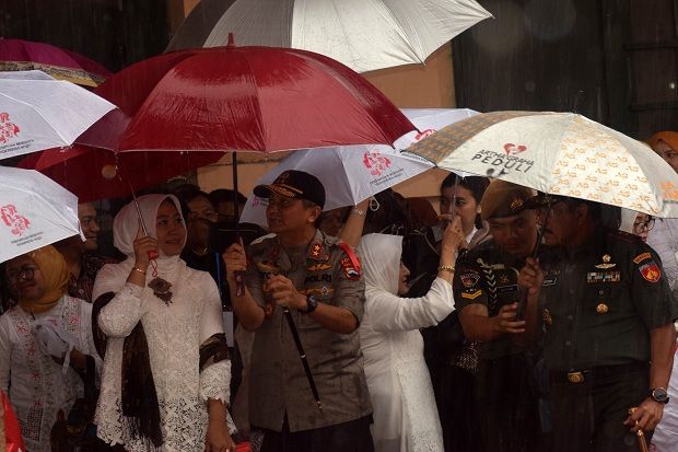 Dihadiri Istri Wapres, Peringatan Hari Ibu Bubar Akibat Diguyur Hujan