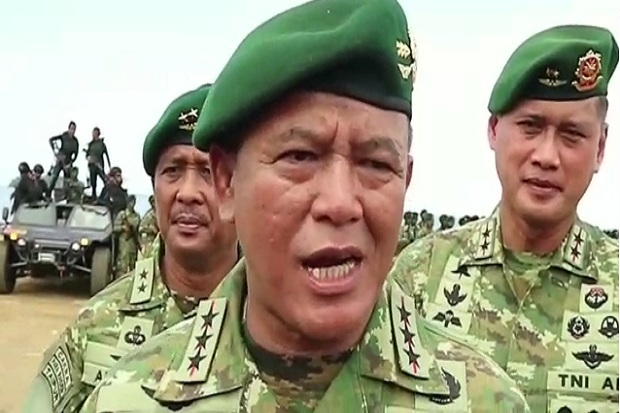 Tutup Latihan Standardisasi, Pangkostrad Sematken Brevet kepada 4 Pati TNI