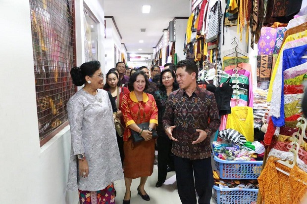 Bupati Suwirta Resmikan Pasar Klungkung sebagai Pusat Endek di Bali