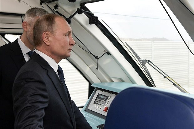 Putin Resmikan Jembatan KA Crimea-Rusia, Ukraina dan Eropa Tersinggung