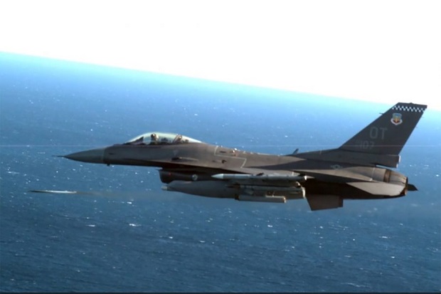 Jet F-16 AS Tembak Jatuh Drone dengan Roket Berpemandu Laser