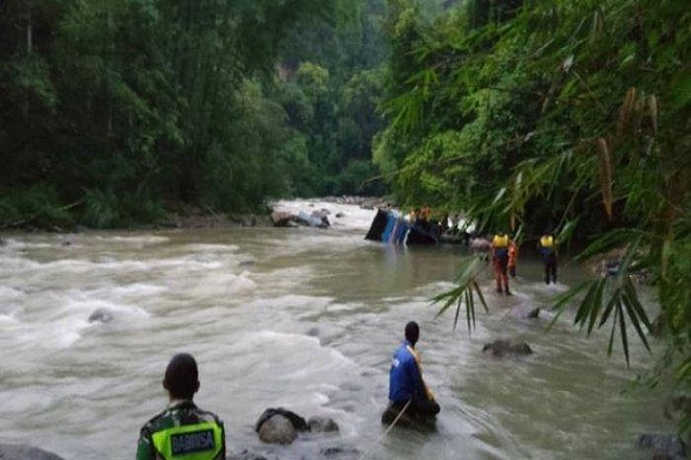 Tim SAR Kembali Temukan 2 Jenazah Korban Kecelakaan Bus Sriwijaya