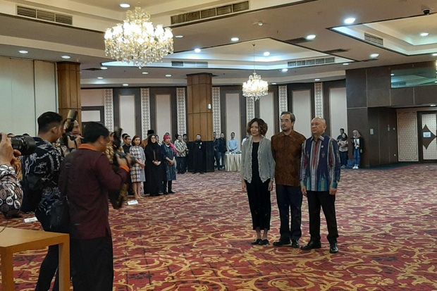 Teten Masduki Lantik Leonard Theosabrata Jadi Direktur Utama SMESCO