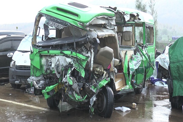 Minibus dari Jakarta Akan Liburan ke Yogyakarta Tabrakan, Satu Tewas dan 7 Terluka