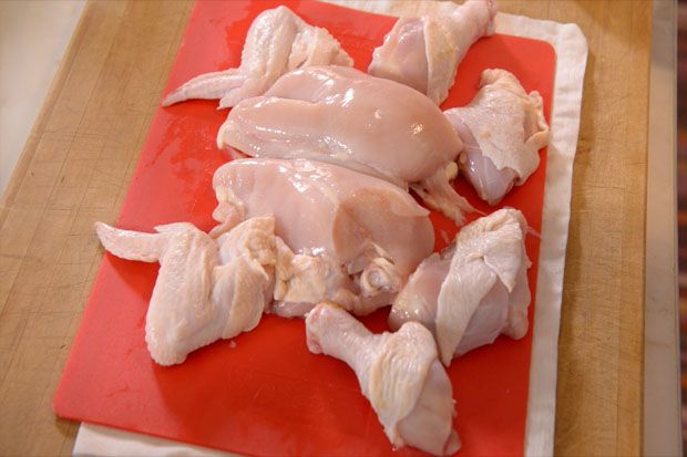 Begini Cara yang Tepat Memotong Ayam Menjadi 8 Bagian