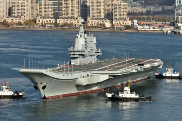 Kapal Induk Shandong China Unjuk Kekuatan di Selat Taiwan