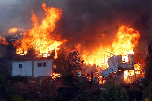 Kebakaran di Valparaiso Chili, 245 Rumah Hancur dan 700 Mengungsi