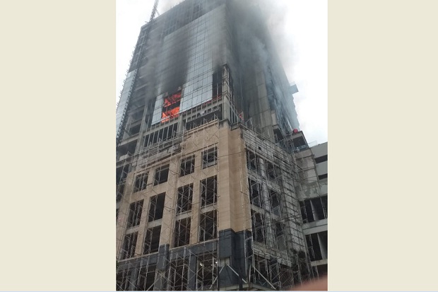 Empat Lantai Proyek Hotel Tentrem Semarang Terbakar