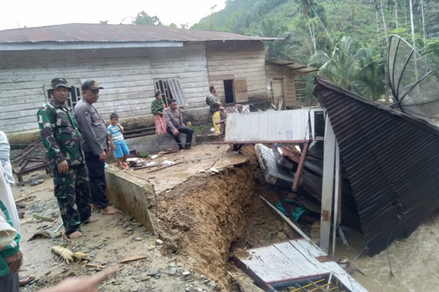 Banjir Bandang di Labura juga Hanyutkan 9 Rumah dan Hancurkan Jembatan