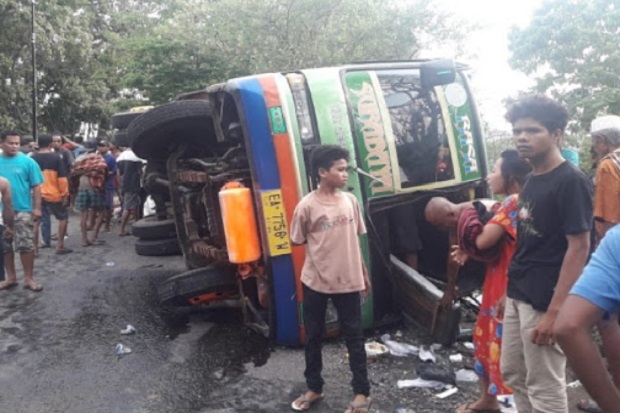 Akibat Rem Blong, Bus Terguling dan Bocah Berusia 2,5 Tahun Tewas