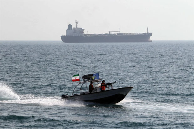 Iran Sita Kapal Penyelundup BBM, 16 ABK Malaysia Ditangkap