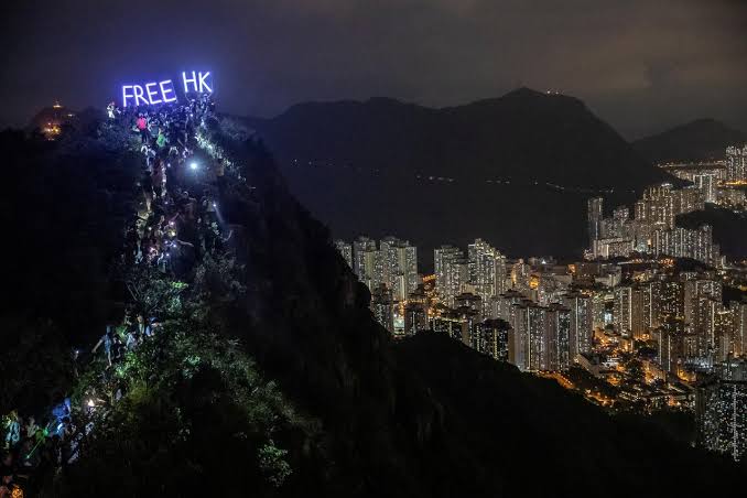 Demonstran Hong Kong Turun ke Jalan di Jam Terakhir 2019