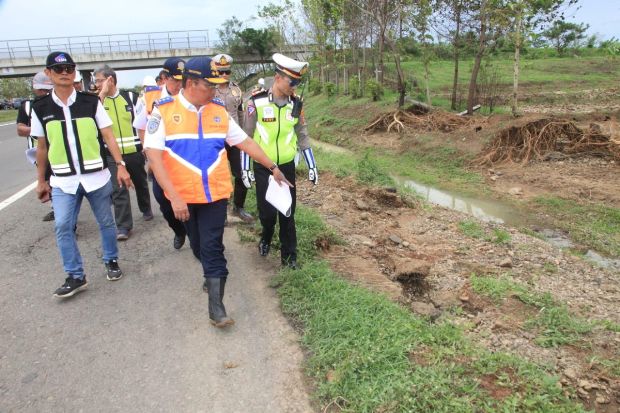 Dirjen Hubdat Pantau Langsung Lokasi Banjir di Tol Cipali