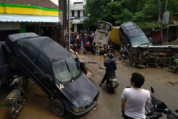 Mobil Kebanjiran, Adira Insurance Tegaskan Tidak Semua Polis Asuransi Bisa Cover