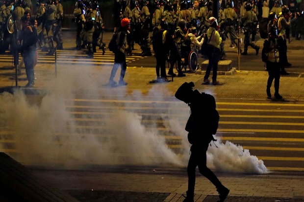 Polisi Hong Kong Tangkap Ratusan Demonstran Saat Aksi Awal Tahun
