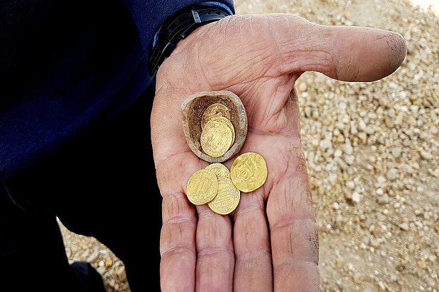 Arkeolog Israel Kaget Temukan Dinar Emas Era Khalifah Harun al-Rasyid