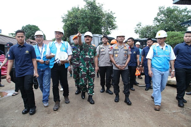 Pengamanan Obyek Vital, Panglima TNI-Kapolri Tinjau Gardu Induk PLN Kembangan