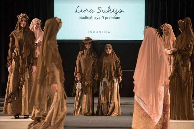 Lina Sukijo Sukses Pamerkan Hijab di Amsterdam Modest Fashion Week
