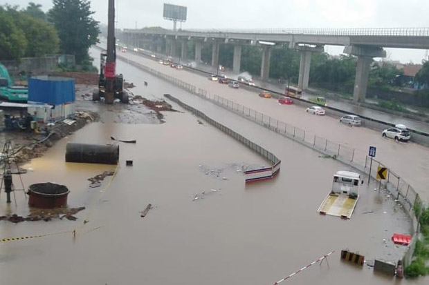 KCIC Bantah Kereta Cepat Penyebab Banjir di Tol Cikampek