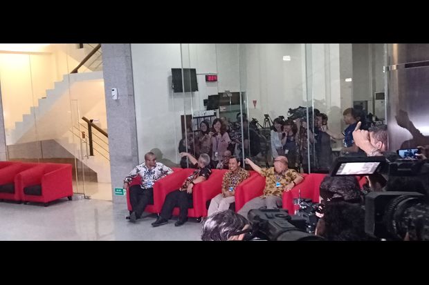 Wahyu Setiawan Ditangkap, Pimpinan KPU Sambangi Gedung KPK
