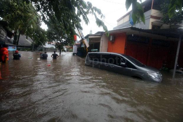 Hampir 500 Mobil Korban Banjir Jakarta Datangi Bengkel Daihatsu