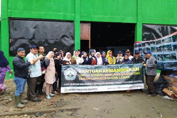 IKAD Banten Kunjungi dan Beri Bantuan Korban Banjir di Lebak