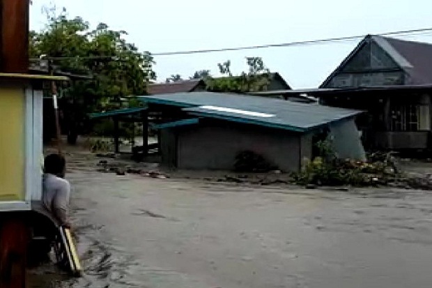 Viral, Rumah Warga Hanyut Terseret Banjir di Soppeng Sulawesi Selatan
