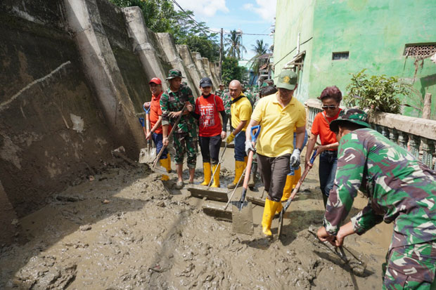 ILUNI UI, ILUNI FHUI dan Boston University Alumni Indonesia Bantu Korban Banjir