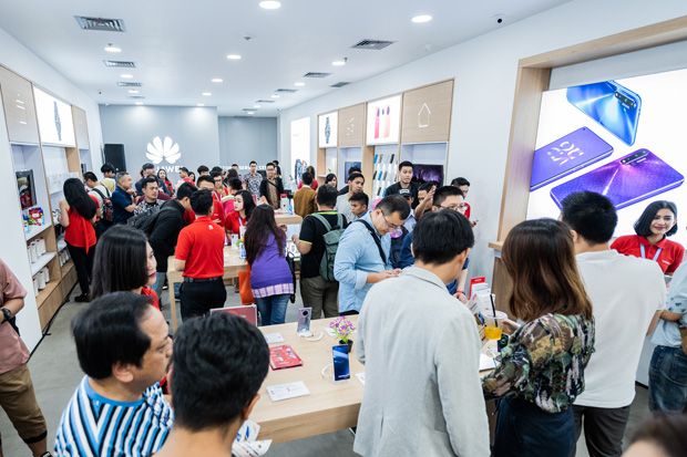 Ekspansi, Huawei New High-end Experience Store Hadir di PIM 2
