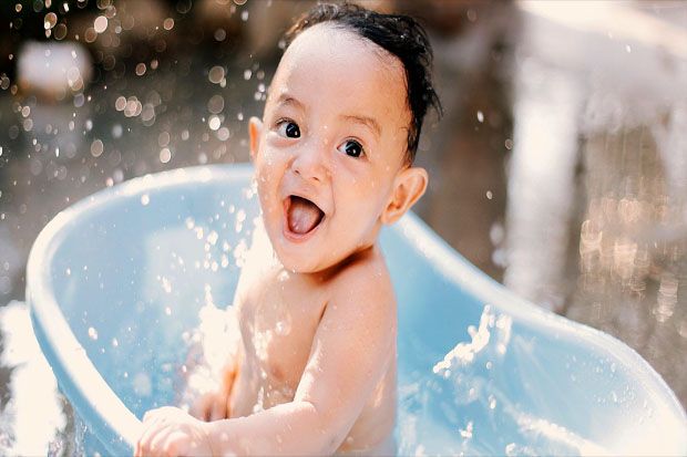 Manfaat Mandi Air Hangat untuk Kesehatan Anak-Anak
