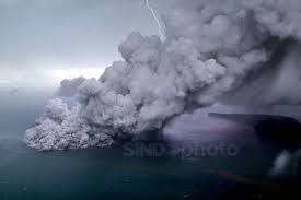 Gunung Anak Krakatau Kembali Erupsi, Dilarang Mendekat hingga Radius 2 Km