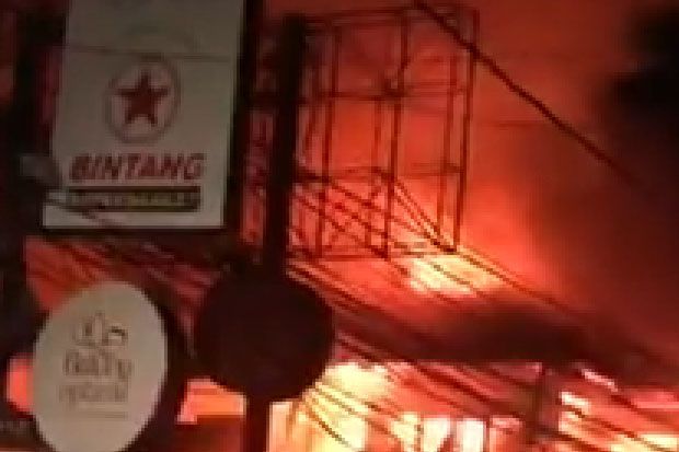 Api Membara di Kuta Bali, Supermarket Ludes Terbakar
