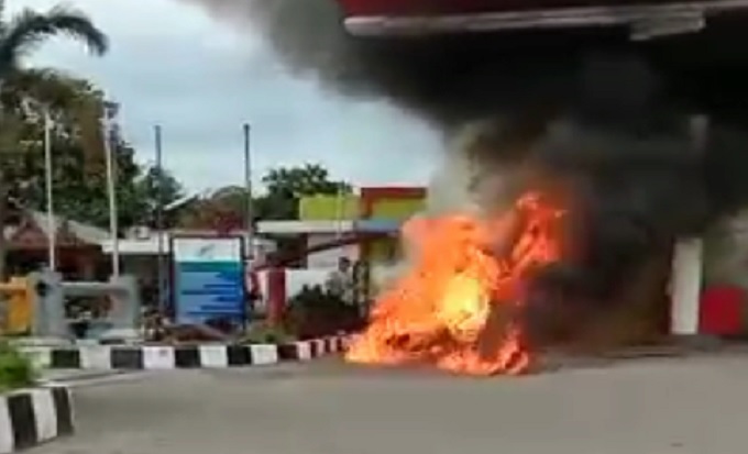 Selang Motor Bocor, Picu Kebakaran di SPBU Amesangeng Sengkang