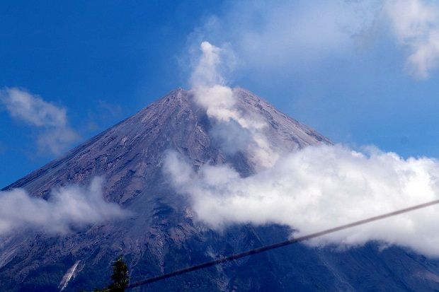 Bencana Sekunder dari Puncak Gunung Semeru Mengancam Warga dan Penerbangan