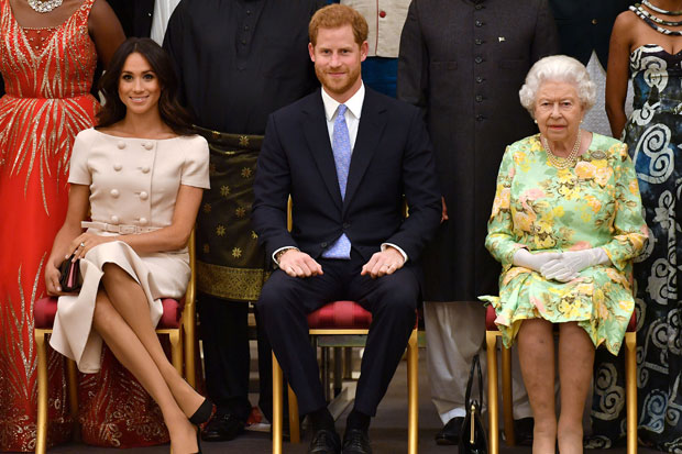 Cari Hidup lebih Damai, Masih Mengabdi pada Ratu Elizabeth