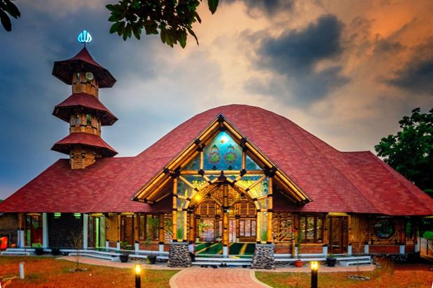 Melihat Keunikan Masjid Bambu Terbesar di Indonesia, Banyak Maknanya