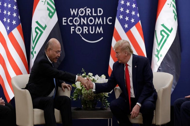 Bertemu di Davos, Trump dan PM Irak Bahas Penarikan Pasukan