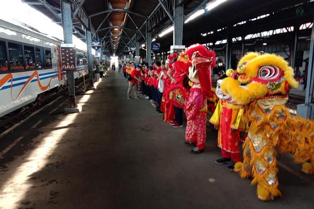 Tahun Baru Imlek, Barongsai Beraksi di Stasiun Tawang Semarang