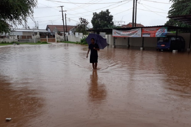 Banjir Hambat Akses Gerbang Tol Cilegon Barat