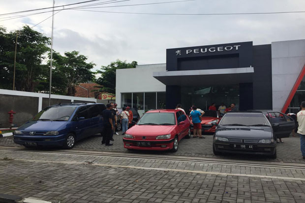 Komunitas Peugeot Solo Jelajah Suramadu