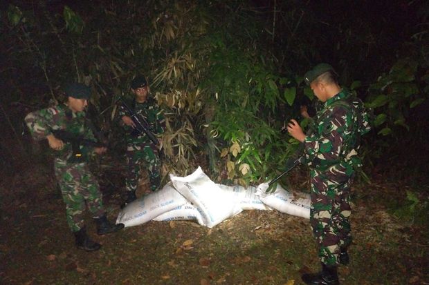 TNI Gagalkan Penyelundupan 1,5 Ton Gula di Perbatasan Entikong