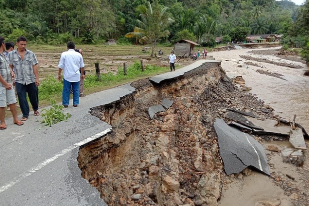 Banjir Setinggi 2,5 Meter Rendam Tapanuli Tengah, 6 Warga Tewas