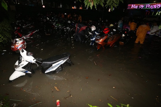 Anggaran Banjir Terus Meningkat, Banjir di Surabaya Justru Tambah Parah