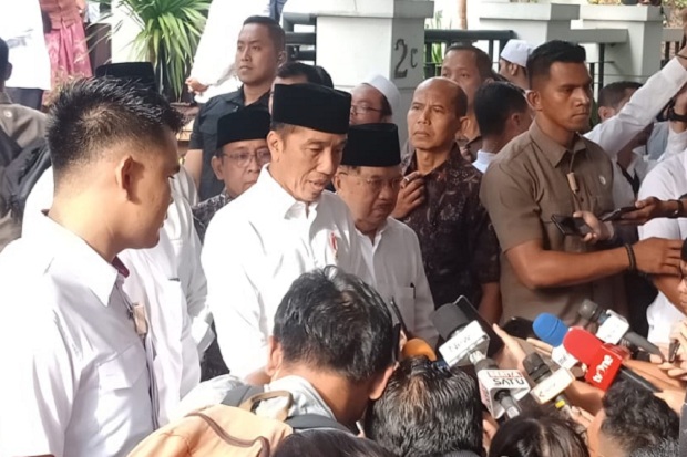Jokowi, JK dan Menteri Kabinet Melayat ke Rumah Duka Gus Sholah