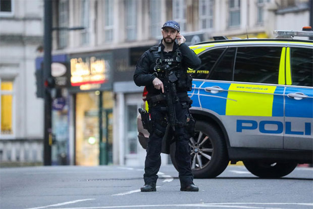 Diduga Bawa Bom, Seorang Pria Ditembak Mati Polisi London
